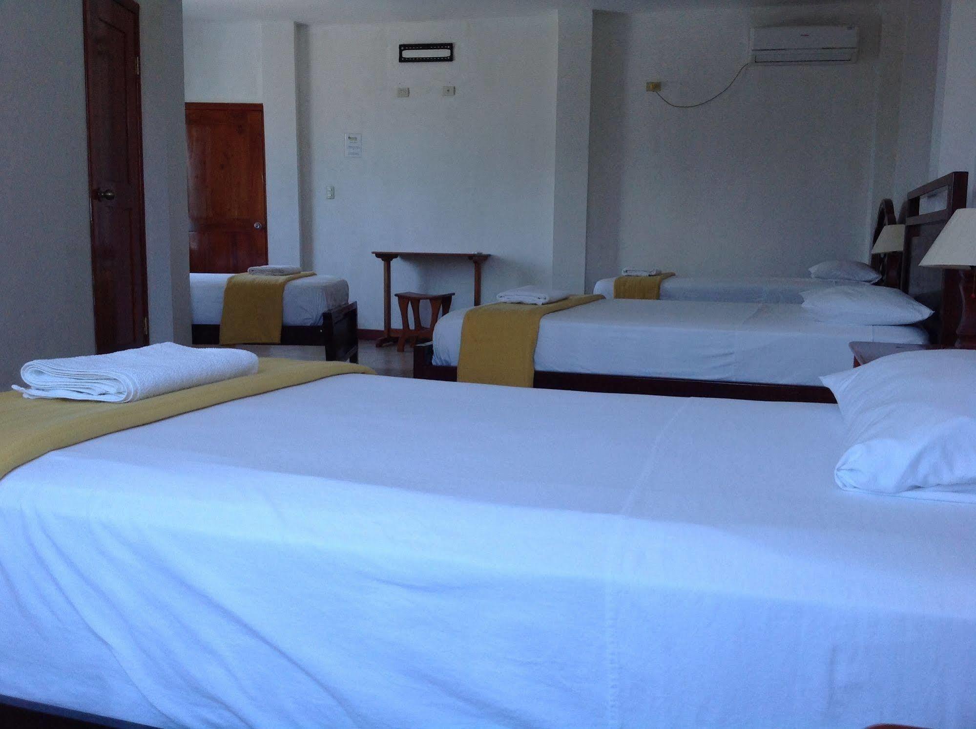 Gloria - Galapagos Inn Puerto Ayora  Eksteriør bilde