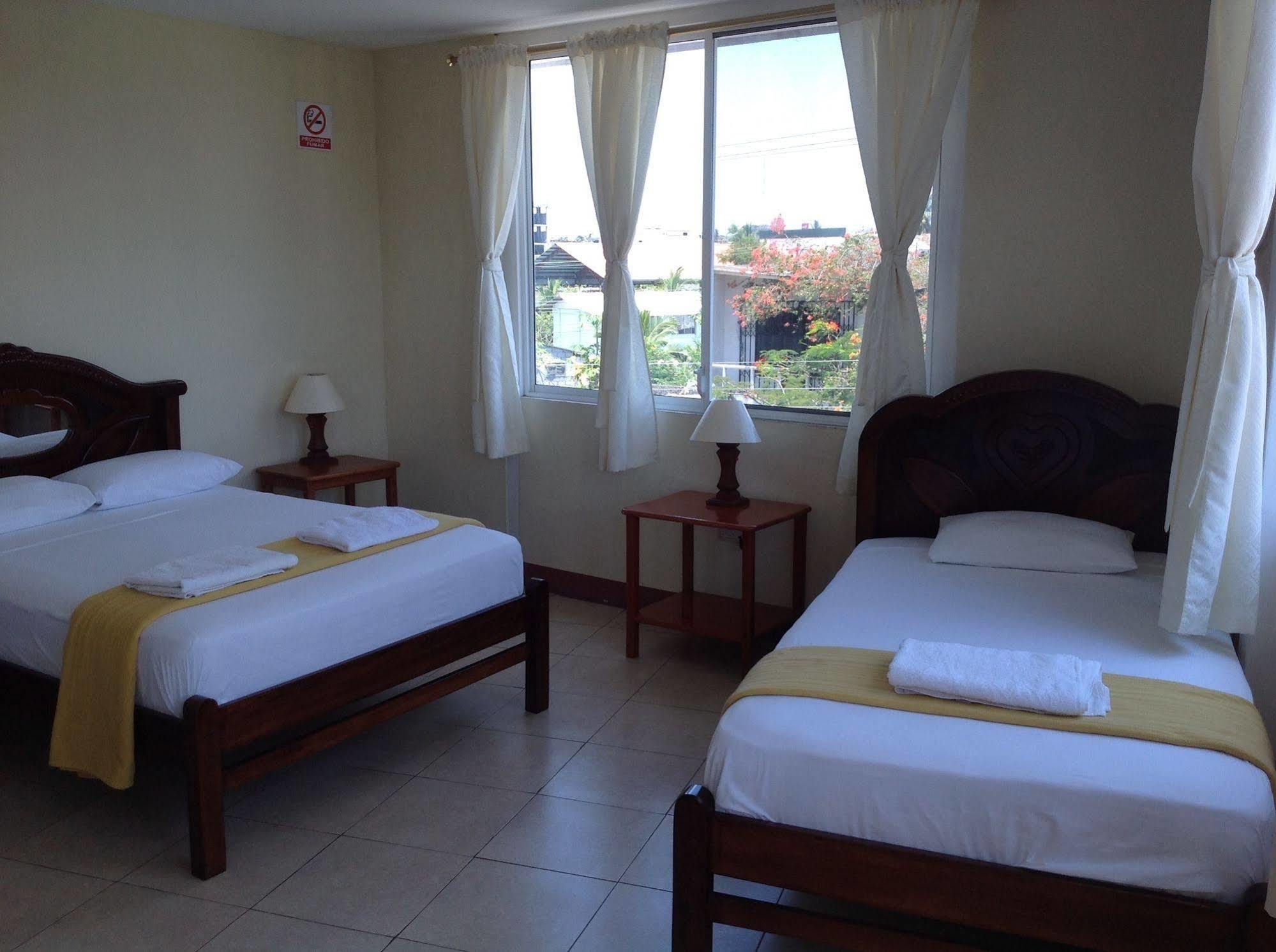 Gloria - Galapagos Inn Puerto Ayora  Eksteriør bilde