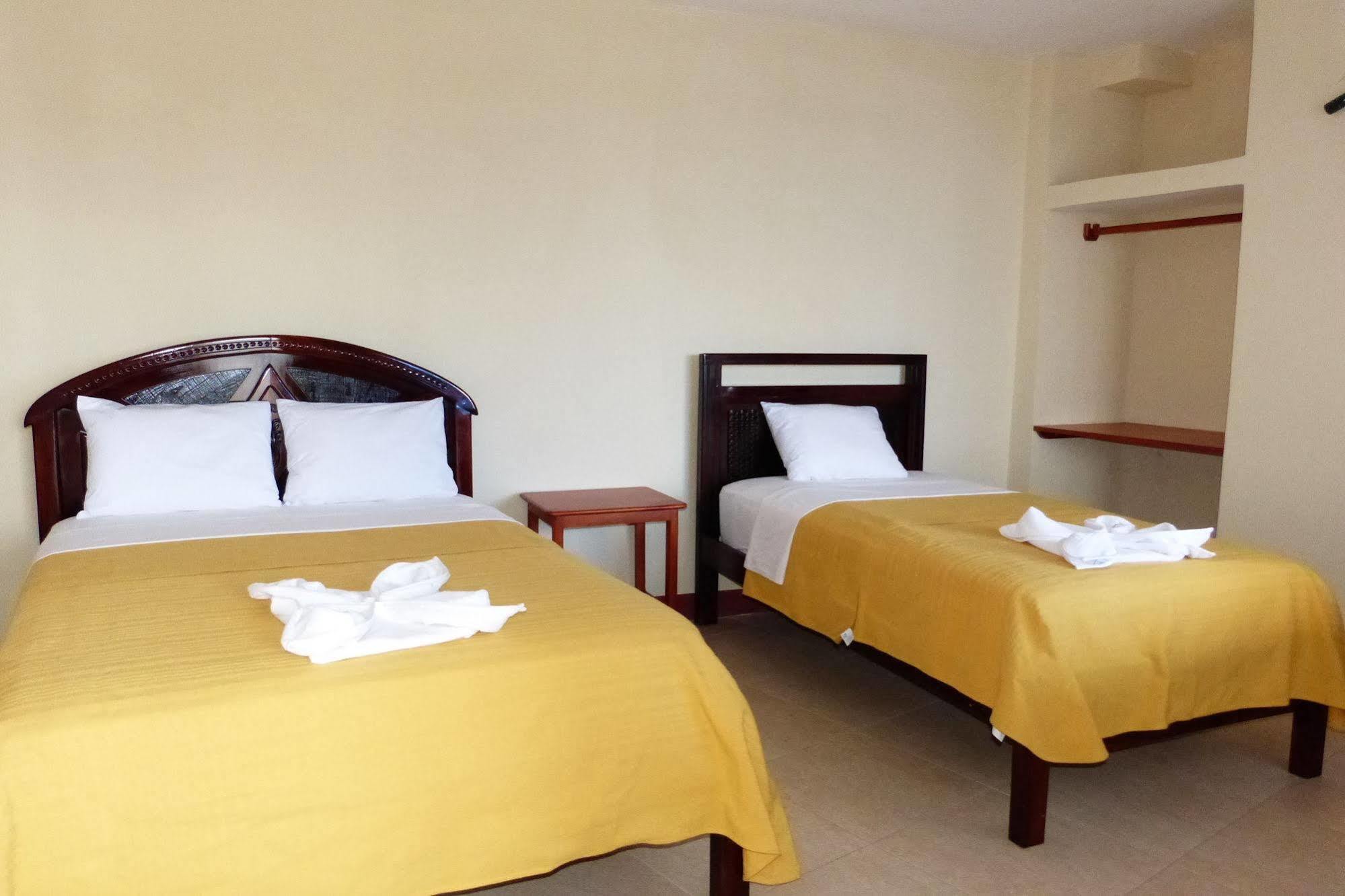 Gloria - Galapagos Inn Puerto Ayora  Eksteriør bilde