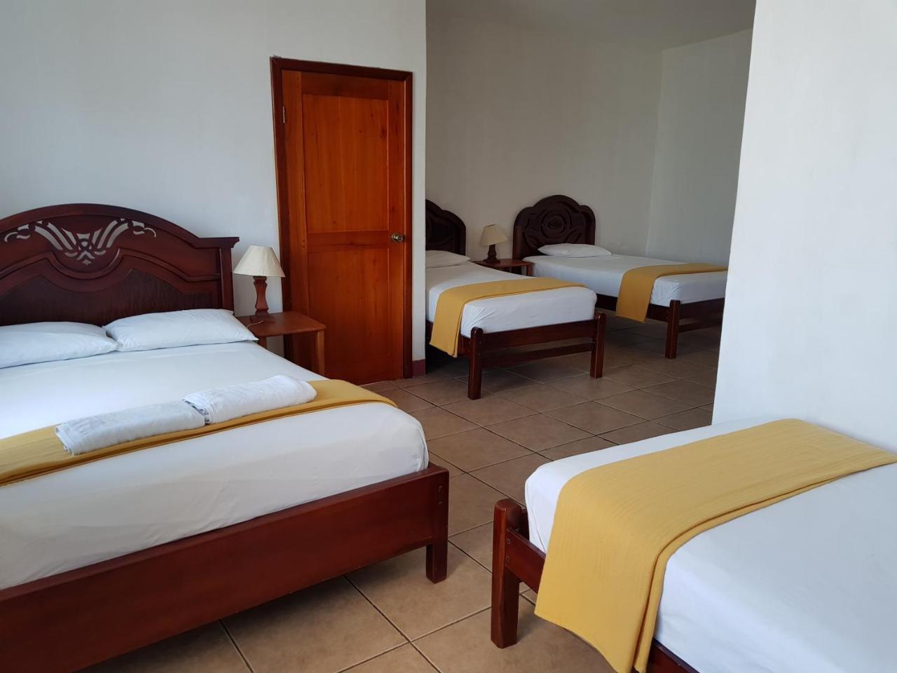 Gloria - Galapagos Inn Puerto Ayora  Eksteriør bilde